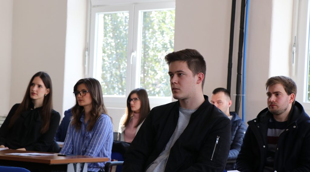 Å iroki Brijeg: GradonaÄelnik KraljeviÄ potpisao ugovore s dobitnicima studentskih stipendija