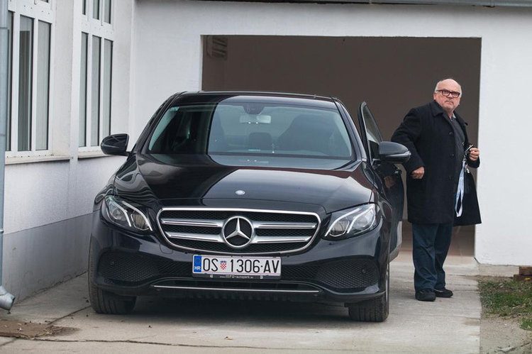 Hrvatski svećenik kupio luksuznoga Mercedesa