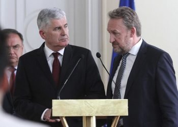 VIDEO: Bakir odgurnuo Čovića