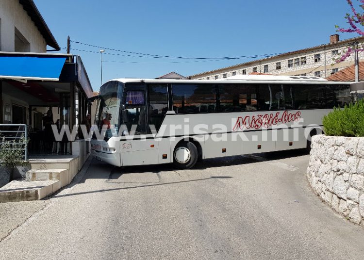 Zastoj u Grudama: Miškić bus zbog kvara blokirao promet