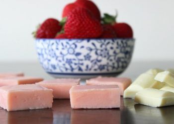 Napravite sami bijelu čokoladu s jagodama, brzo i jednostavno