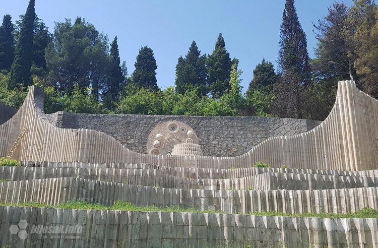 Radovi na obnovi Partizanskog spomen groblja u Mostaru