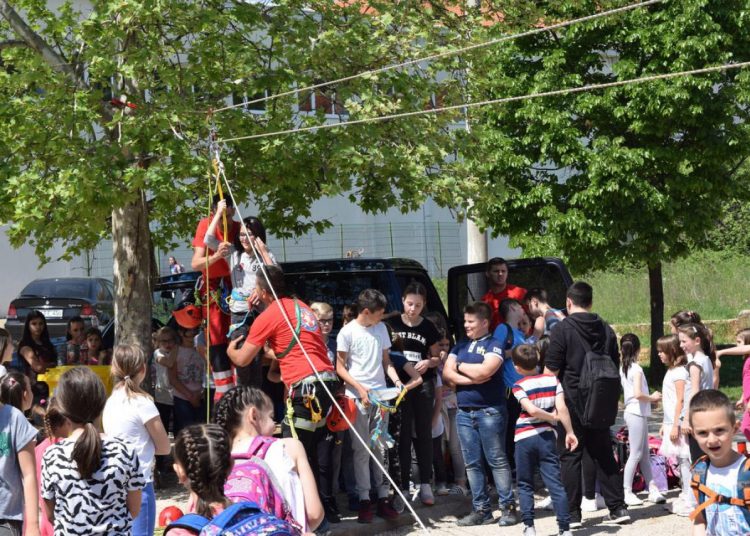 Vatrogasci i GSS održali pokazne vježbe u Grudama