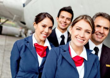 Zašto nas stjuardese uvijek dočekuju s rukama na leđima?