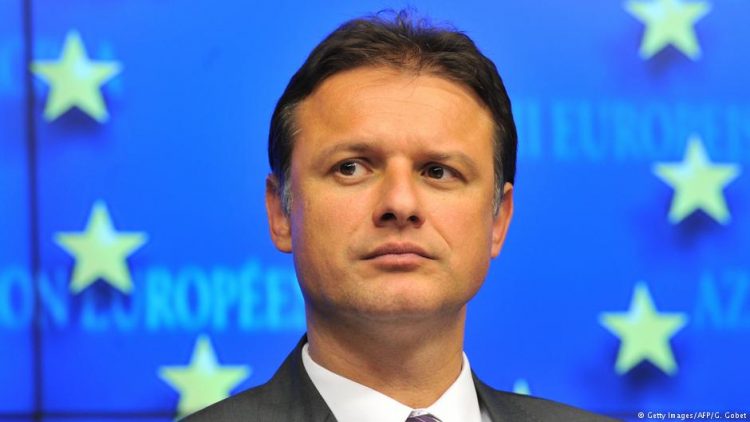 Šešelj izvrijeđao hrvatsku delegaciju, Jandroković prekinuo posjet Beogradu