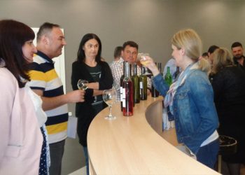 Najbolje ocjenjeno crveno vino „blatina carsus“ proizvođača „Vinarije Škegro“