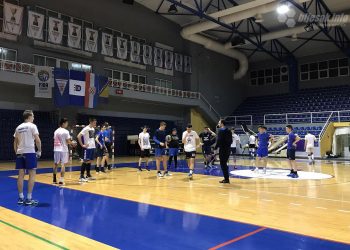 Prva službena rukometna utakmica na Pecari nakon osam godina