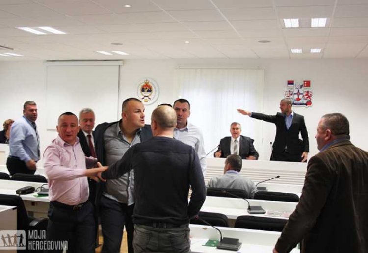 Vijećnik udario predsjednika Općinskog vijeća