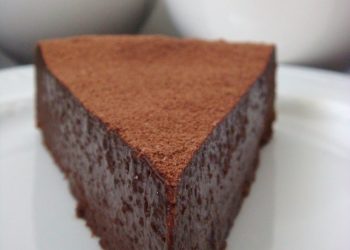 Donosimo recept za sočnu i jednostavnu čokoladnu tortu za prste polizati