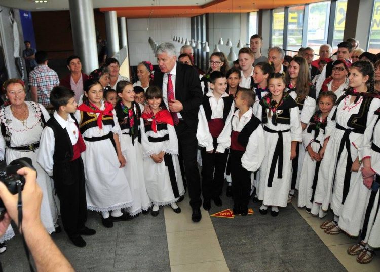 Kolinda Grabar Kitarović otvorila konzulat RH u Vitezu