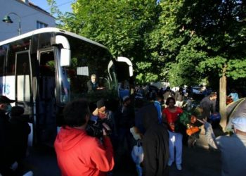 Autobusi koji prevoze migrante zaustavljeni na putu do Mostara