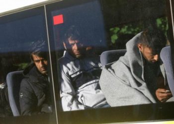 Autobusi koji prevoze migrante zaustavljeni na putu do Mostara