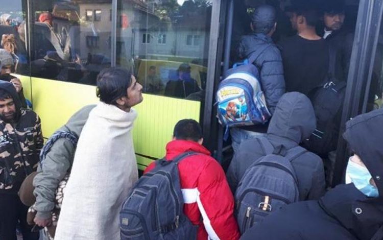 Autobusi koji prevoze migrante zaustavljeni na putu do Mostara