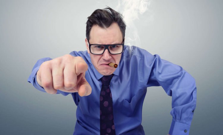 Francuzi mogu tužiti šefa ako ih zove poslije radnog vremena