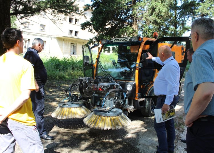 JKP Čistoća Široki Brijeg: Malo komunalno vozilo za čistiji grad!