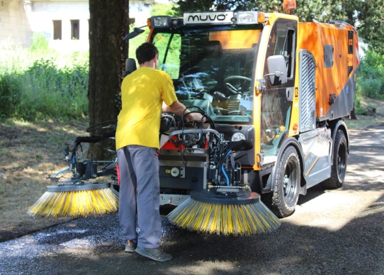JKP Čistoća Široki Brijeg: Malo komunalno vozilo za čistiji grad!