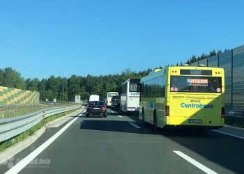 Autobusi koji prevoze migrante zaustavljeni na putu do Mostara