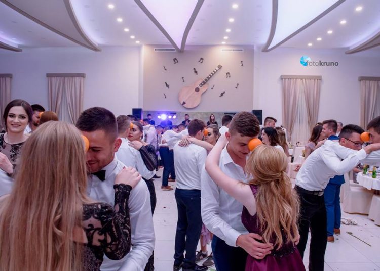 Nove fotografije maturalne zabave SSŠ Široki Brijeg