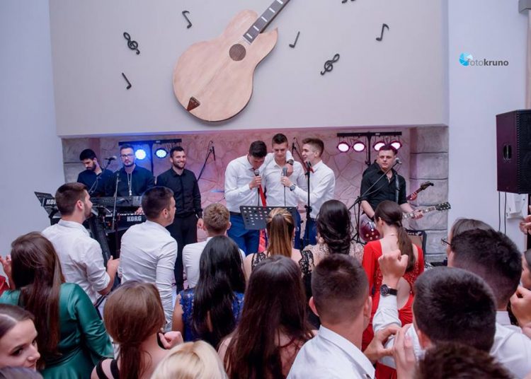 Nove fotografije maturalne zabave SSŠ Široki Brijeg