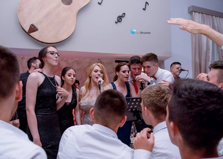 Nove fotografije maturalne zabave SSŠ Široki Brijeg