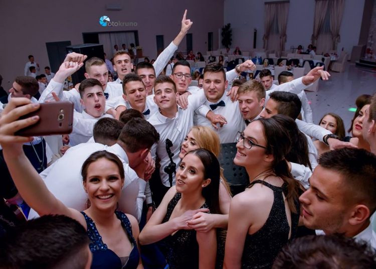Nove fotografije maturalne zabave SSŠ Široki Brijeg