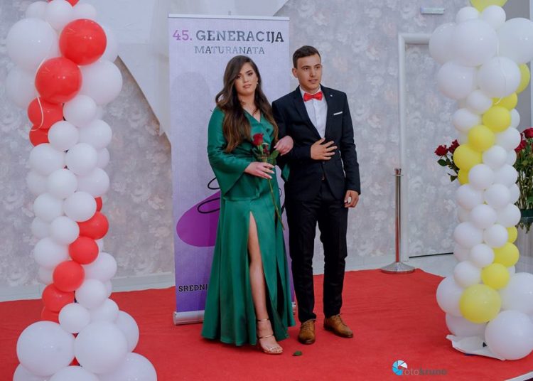 Nove fotografije maturalne zabave SSŠ Široki Brijeg