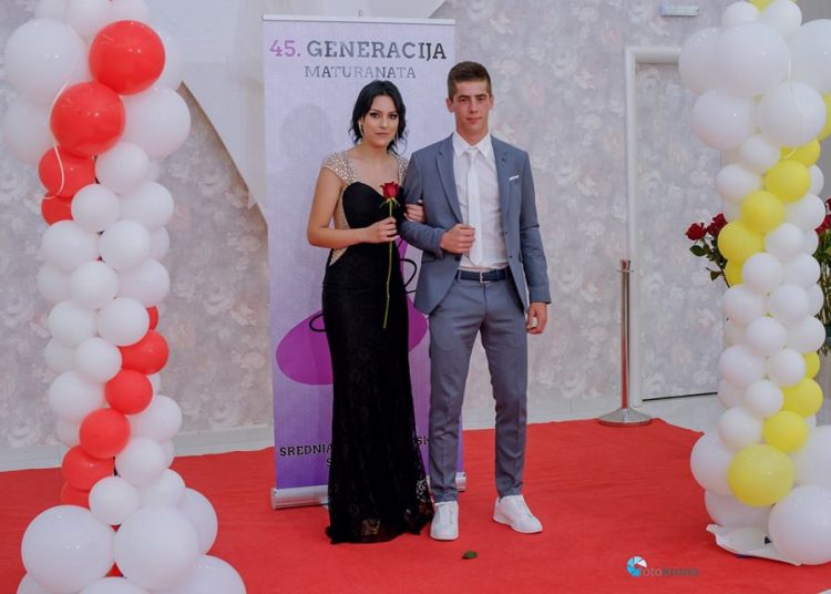 Nove fotografije maturalne zabave SSŠ Široki Brijeg