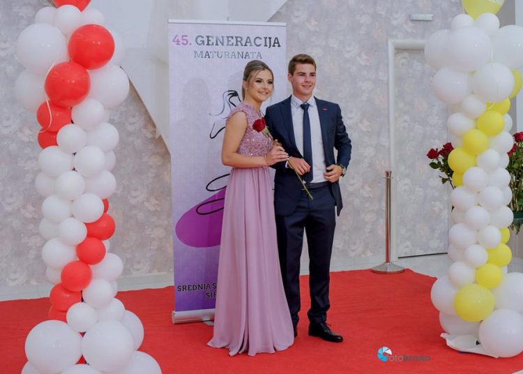 Nove fotografije maturalne zabave SSŠ Široki Brijeg