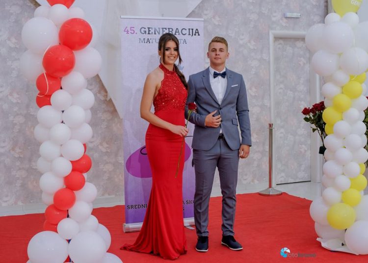 Nove fotografije maturalne zabave SSŠ Široki Brijeg