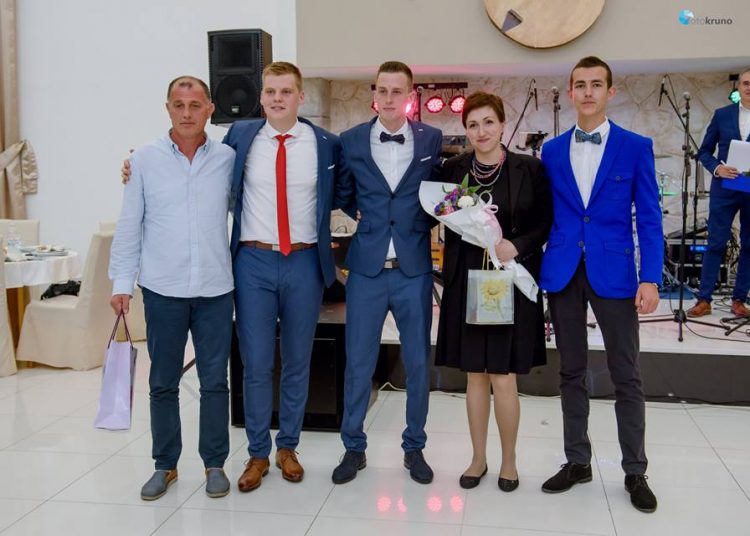 Nove fotografije maturalne zabave SSŠ Široki Brijeg