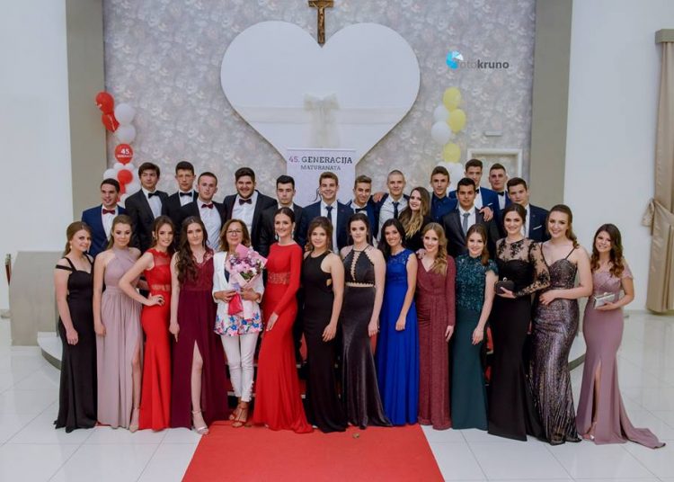 Nove fotografije maturalne zabave SSŠ Široki Brijeg