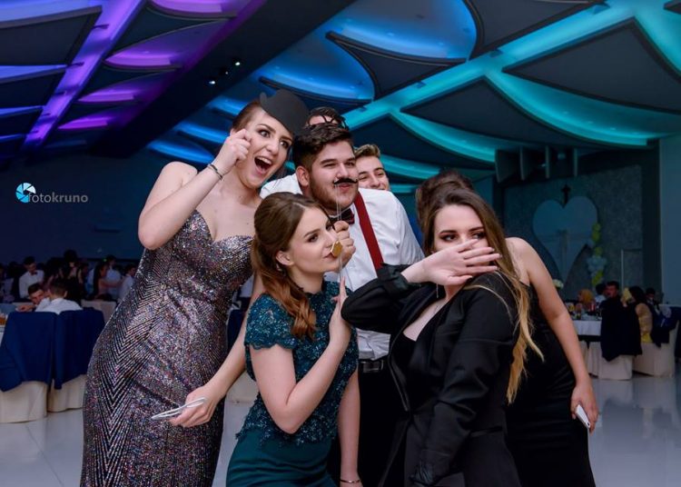 Nove fotografije maturalne zabave SSŠ Široki Brijeg