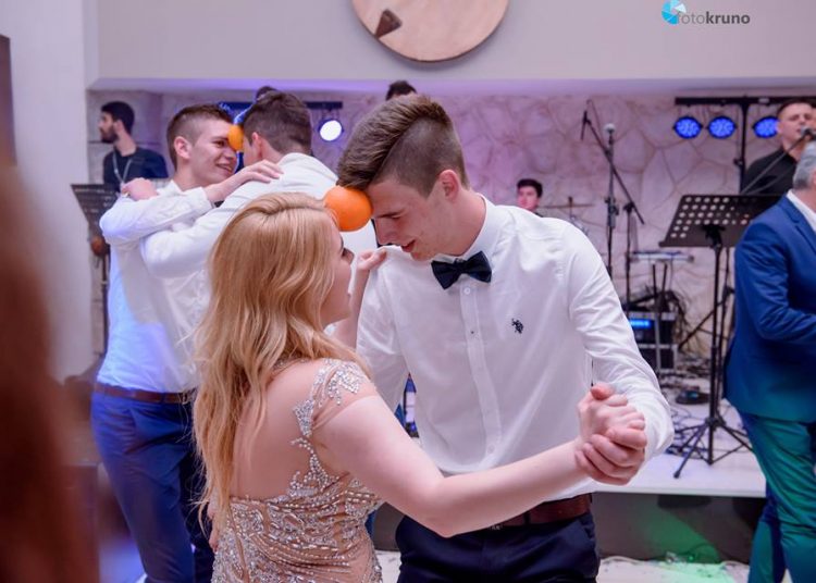Nove fotografije maturalne zabave SSŠ Široki Brijeg