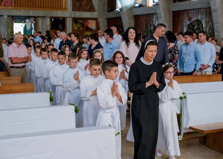 Na Kočerinu 31 dijete primilo Prvu svetu pričest