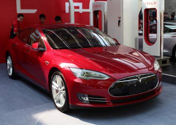 Nakon nesreće izgorio Teslin automobil, istražuje se jesu li baterije krivac