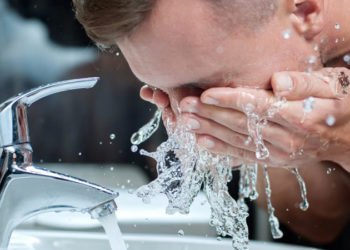 Nakon umivanja lice ne biste trebali brisati ručnikom