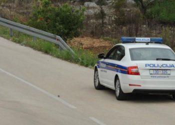 Hrvatska policija pucala na krijumčara migranta, ranjeno dvoje djece