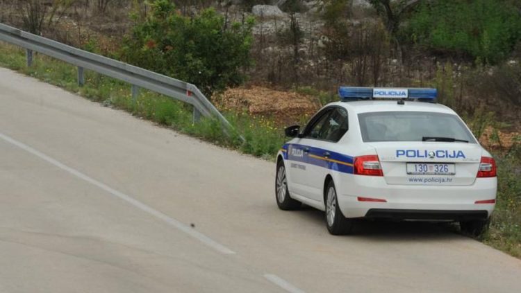 Hrvatska policija pucala na krijumčara migranta, ranjeno dvoje djece