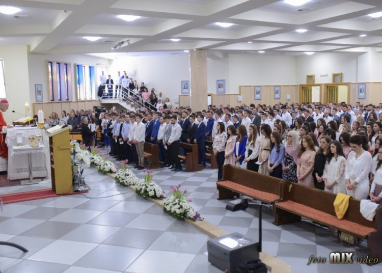 Posušje: Krizmalo se 148 mladih