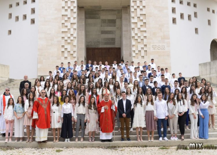 Posušje: Krizmalo se 148 mladih