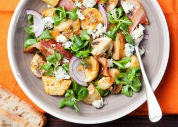 Salata od pečenih krumpira, slanine i šampinjona