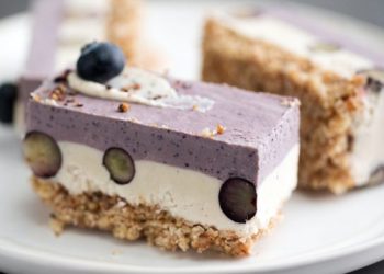 Sladoledna torta od vanilije i borovnica