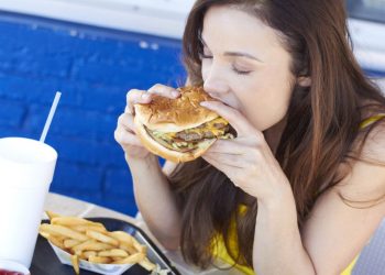 Studija dokazala da brza hrana udvostručuje rizik od neplodnosti