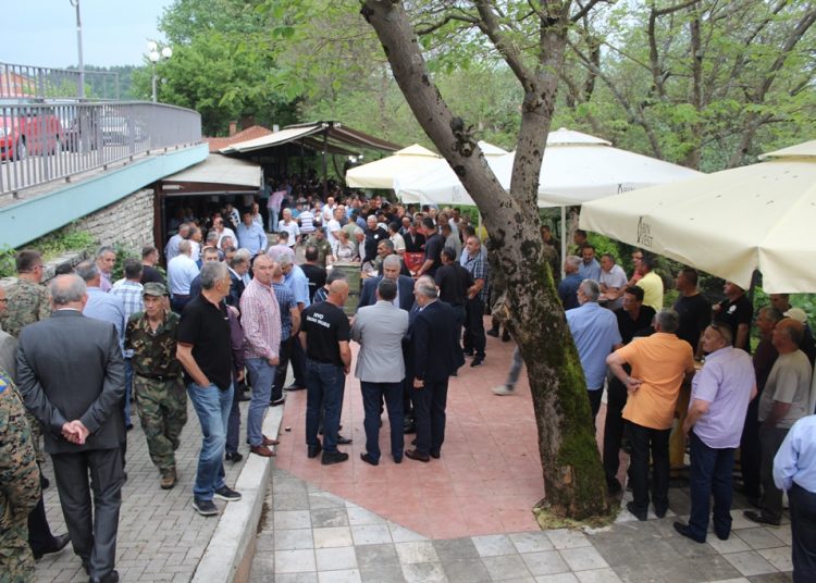 Široki Brijeg: Mimohod branitelja s 21 stijegom ratnih postrojbi