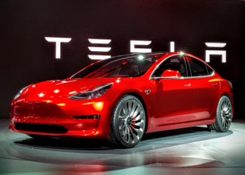 Tesla počeo isporučivati Model 3 izvan SAD-a