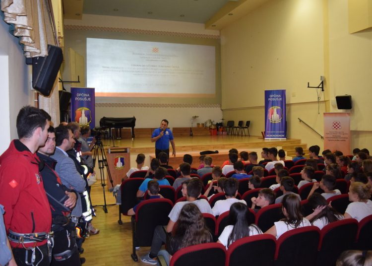 U osnovnoj školi u Posušju izvedena pokazna vježba žurnih snaga