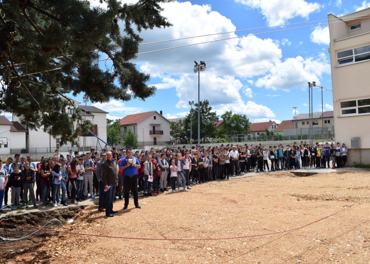 U osnovnoj školi u Posušju izvedena pokazna vježba žurnih snaga