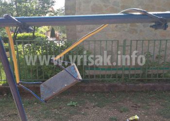 Uništene ljuljačke u dječjem vrtiću TRNORUŽICA Široki Brijeg