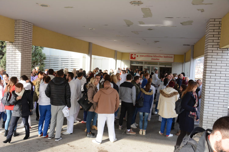 Vlada ponudila rast plaće od 705 KM, sindikati odbili kompromis