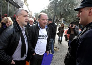 Bivši branitelji uz psovke i prijetnje otjerali Vladu Marušića: “Bacite ga u Miljacku” (VIDEO)